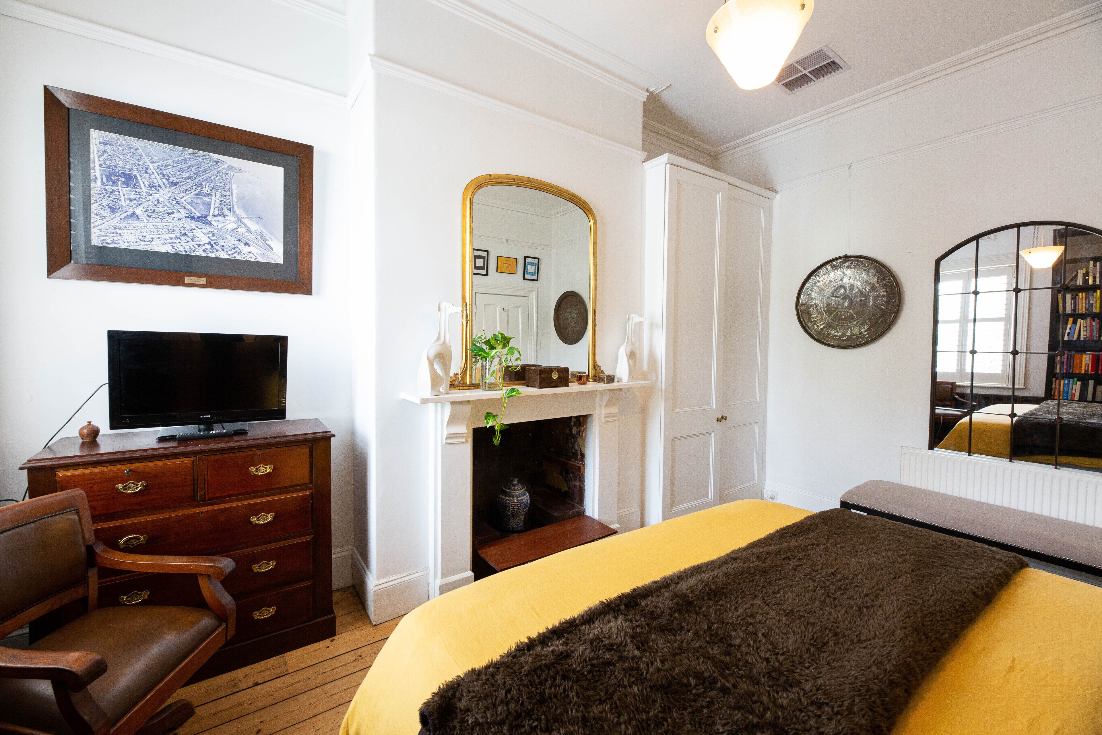 Heritage terrace house with oasis pool garden by the beach — image 18