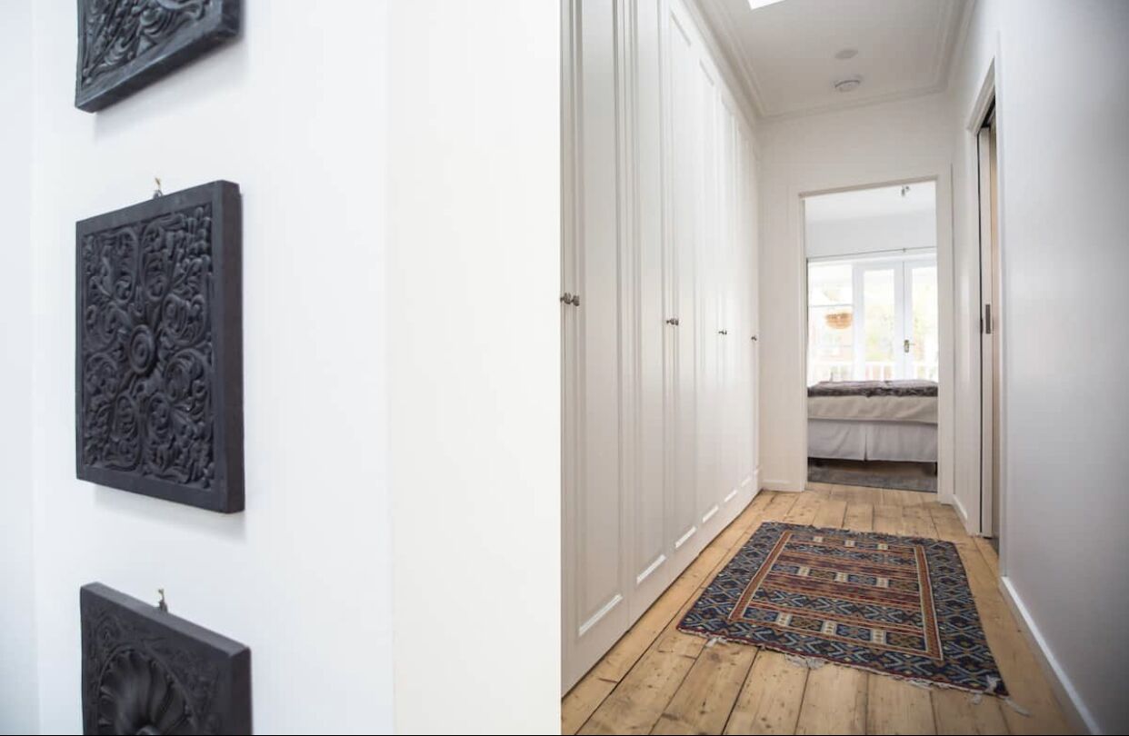 Heritage terrace house with oasis pool garden by the beach — image 9