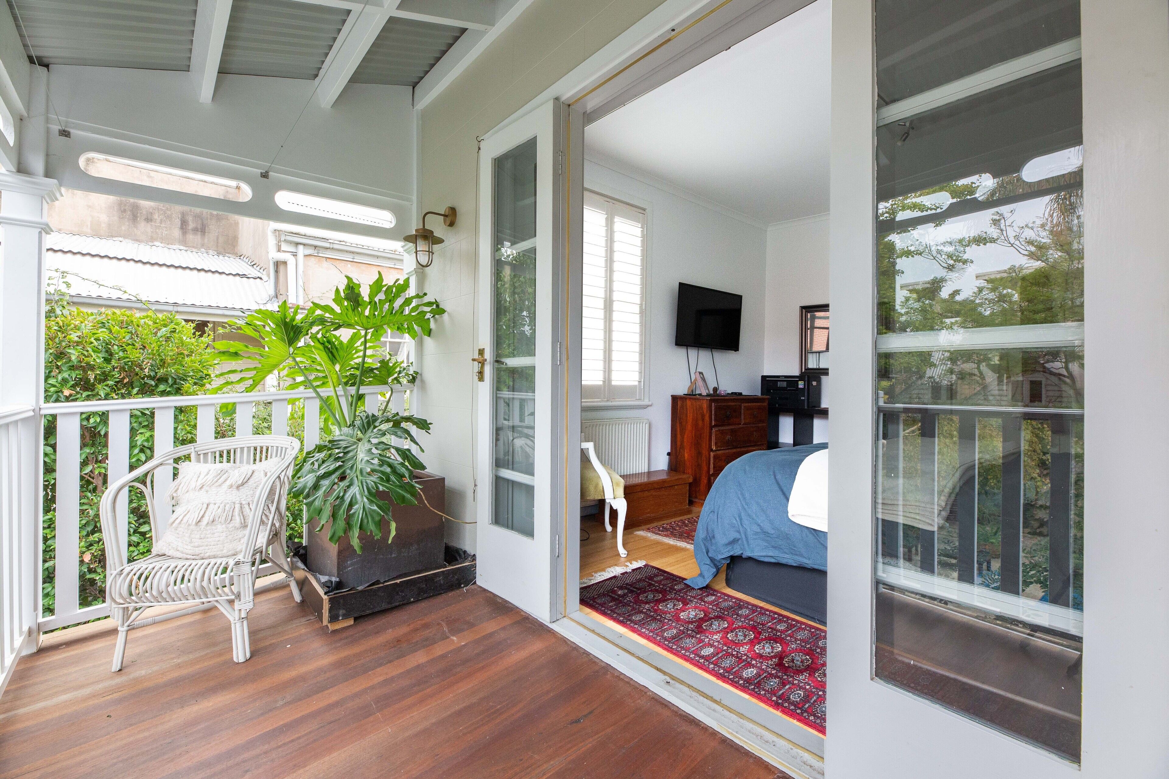 Heritage terrace house with oasis pool garden by the beach — image 15