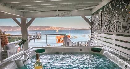 Lakefront | King Bed | Private dock |SUPs & Kayaks