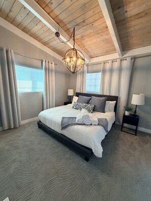 3 bedrooms, desk, iron/ironing board, travel cot