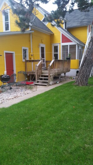 Terrace/patio - Central Neighborhood, downtown Traverse City, blocks to the West Bay Beach (Traverse City)