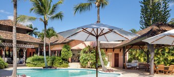 Luxurious Tropical Villa close to the beach - Great cook fully staffed