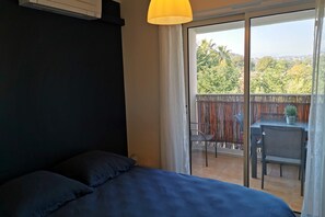 1 bedroom, iron/ironing board, travel crib, WiFi