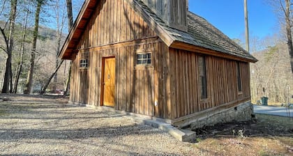 Motorcycle Friendly - Wood Fireplace - Covered Porch