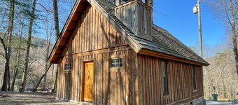 Motorcycle Friendly - Wood Fireplace - Covered Porch