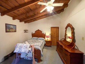 1 bedroom, bed sheets