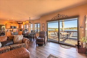 Smart TV, fireplace - On Lake Hatcher! Great Views, Quiet Area, Close to Uptown, New Hot Tub! (Pagosa Springs)