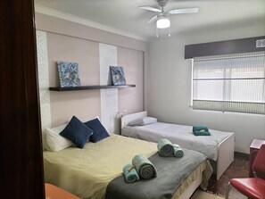 2 室のベッドルーム、アイロン / アイロン台、WiFi、ベッドシーツ