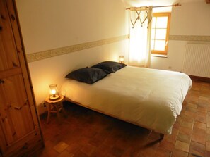 Comfort Room | 1 bedroom, premium bedding, Select Comfort beds, free WiFi - La Ferme de l'Anjubauderie (Chemillé-en-Anjou)