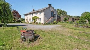 Front of property - La Ferme de l'Anjubauderie (Chemillé-en-Anjou)