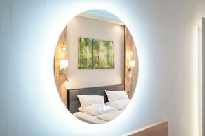 Premium bedding, down duvets, free minibar items, in-room safe - Elegance Studios Wien (Vienna)