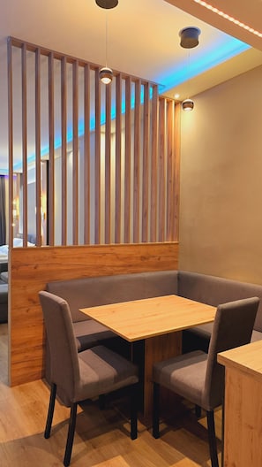 Family Studio Suite | Premium bedding, down duvets, free minibar items, in-room safe - Elegance Studios Wien (Vienna)