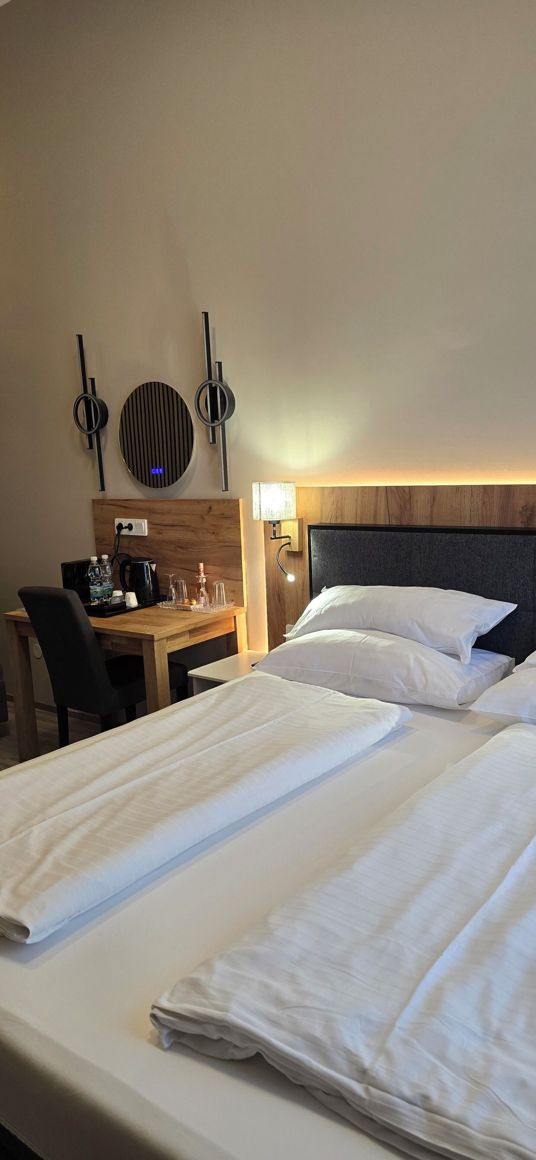 Studio – deluxe | Sengetøy av topp kvalitet, dundyner og minibarvarer (inkludert)