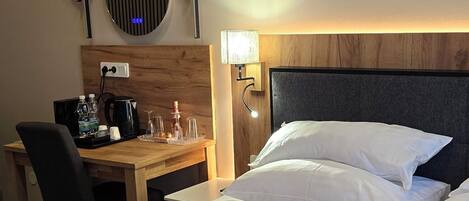 Studio – deluxe | Sengetøy av topp kvalitet, dundyner og minibarvarer (inkludert)