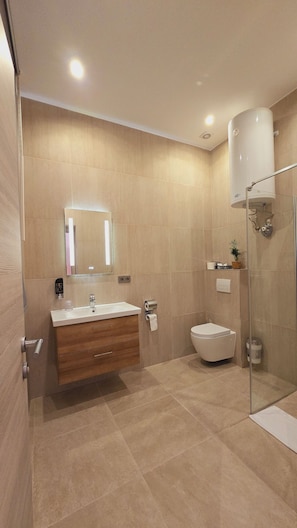 Superior Studio Suite | Premium bedding, down comforters, free minibar items, in-room safe - Elegance Studios Wien (Vienna)