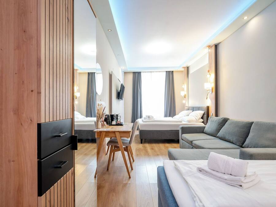 Premium bedding, down duvets, free minibar items, in-room safe
