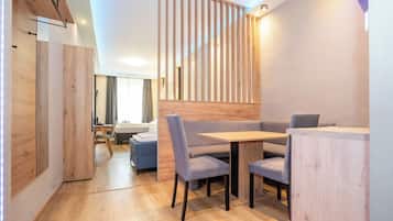 Ropa de cama de alta calidad, cubrecamas y artículos del minibar gratis