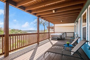 Outdoor spa tub - Relaxing Getaway w/ Lake Travis Views + Hot Tub (Point Venture)