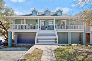 Exterior - Relaxing Getaway w/ Lake Travis Views + Hot Tub (Point Venture)
