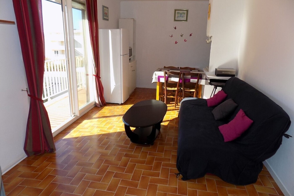 Beautiful 2 bedroom apartement, 2 min away from the beach.