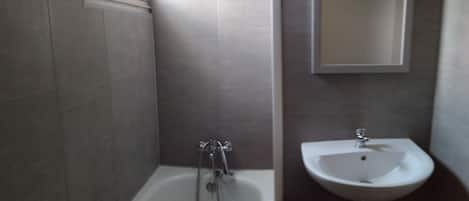 Bathtub