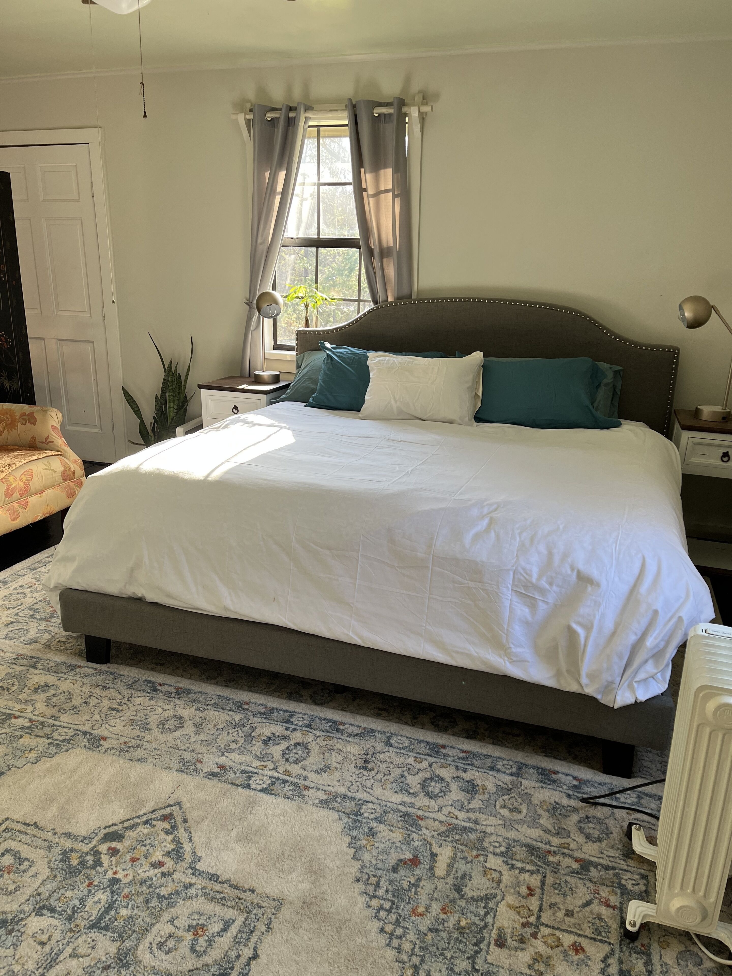 Private country setting within city limits .