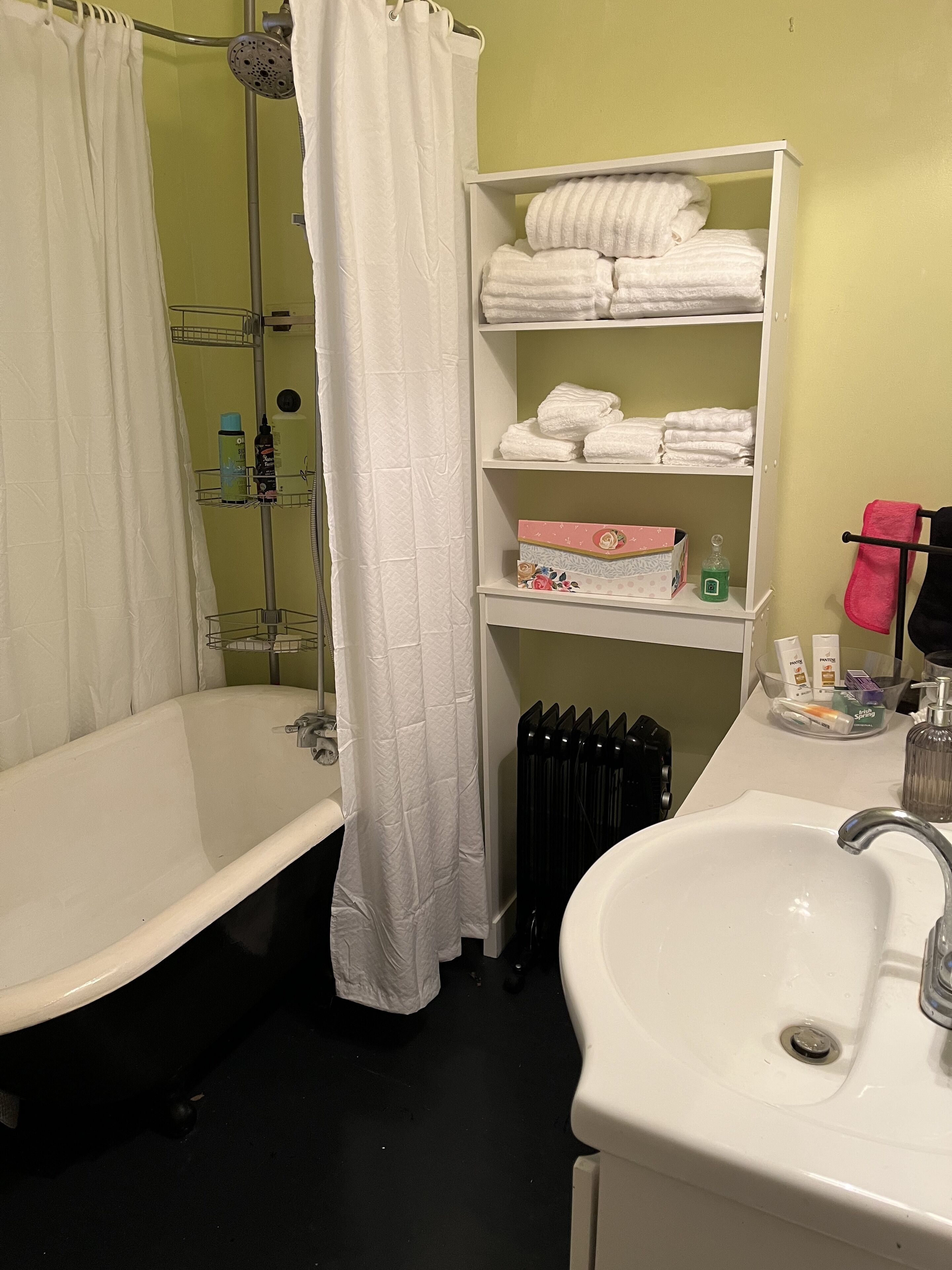 Private country setting within city limits .