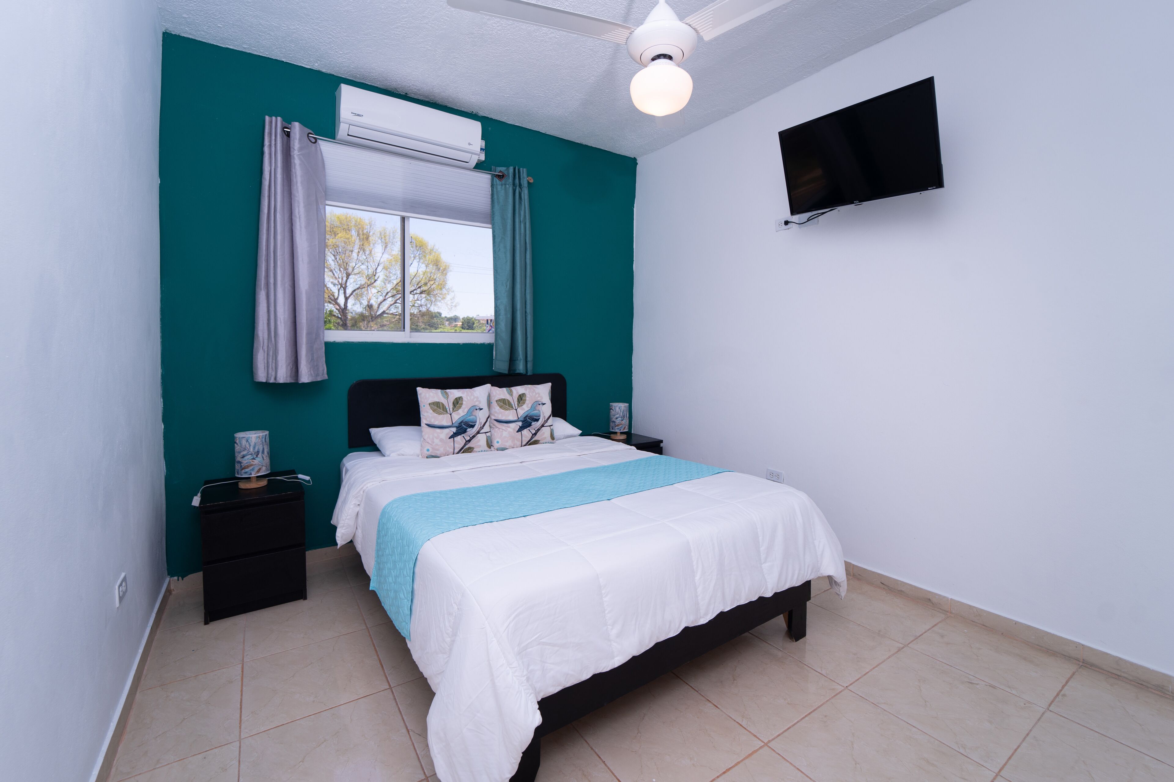 2 bedrooms, in-room safe, desk, iron/ironing board