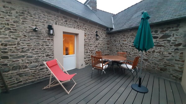 Outdoor dining - Pretty village house in the town center (Pordic)