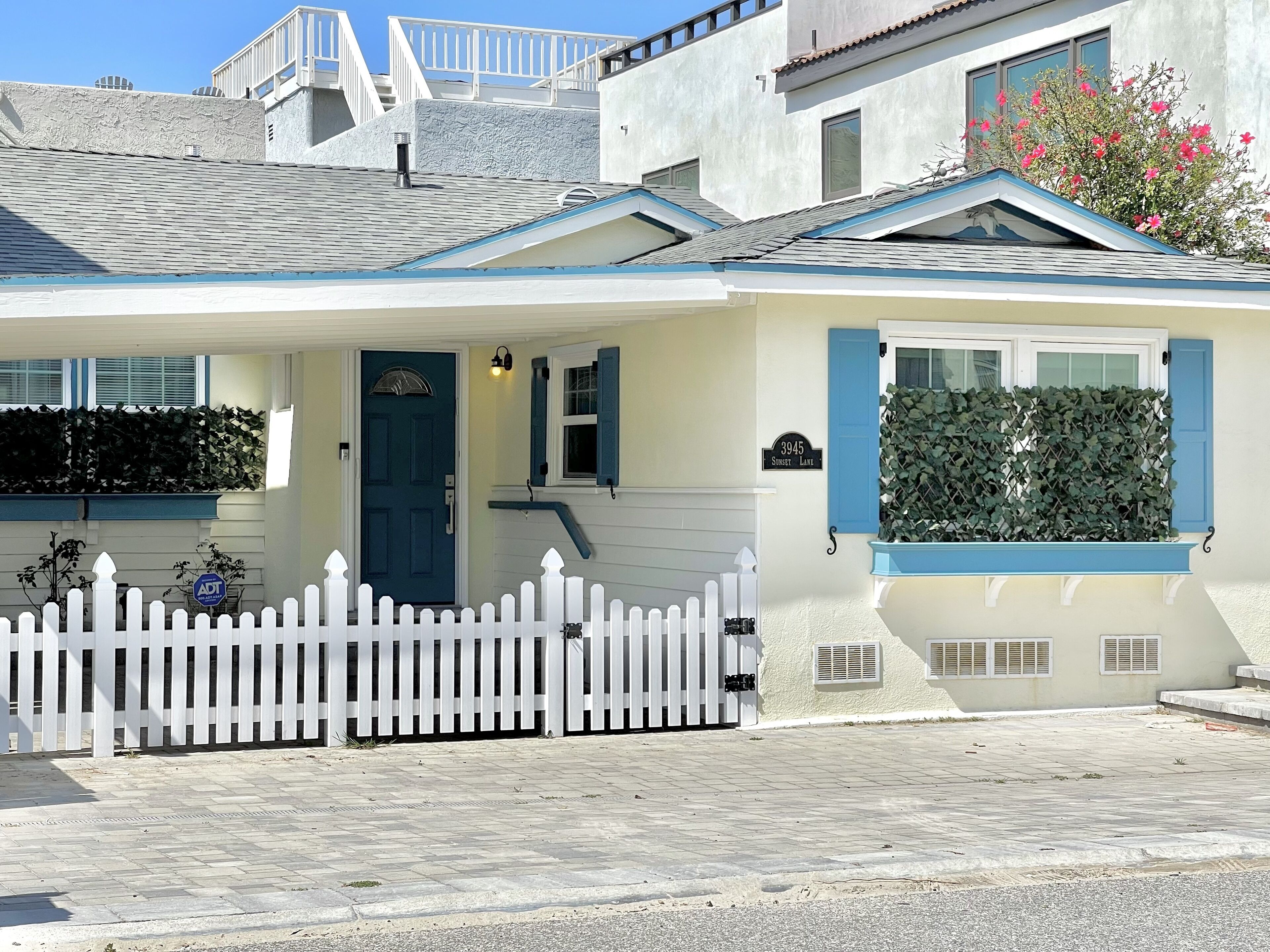 3945S The Cottage by the Sea