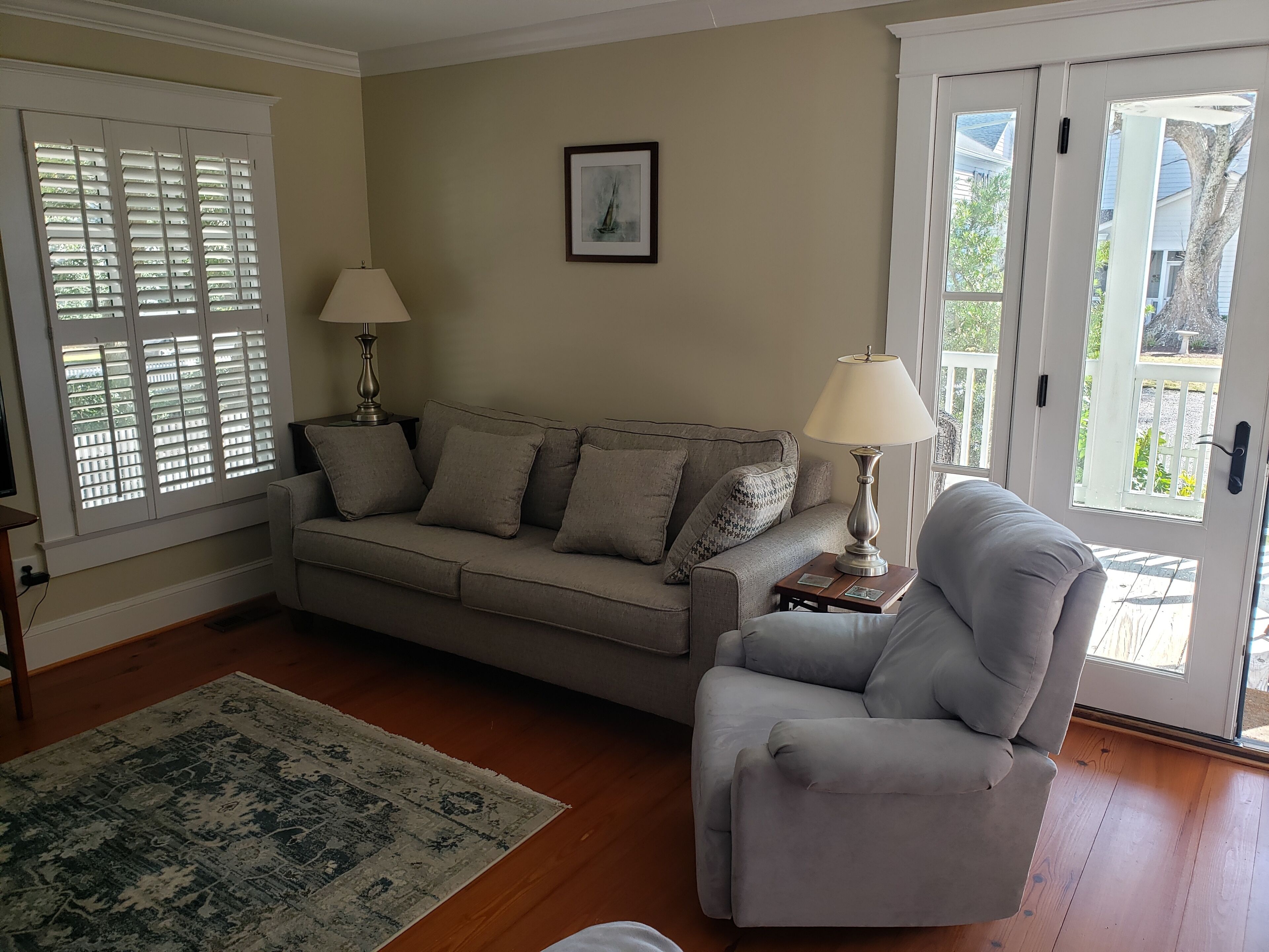 Beautiful 2 BR condo/cottage  just one block from downtown waterfront!