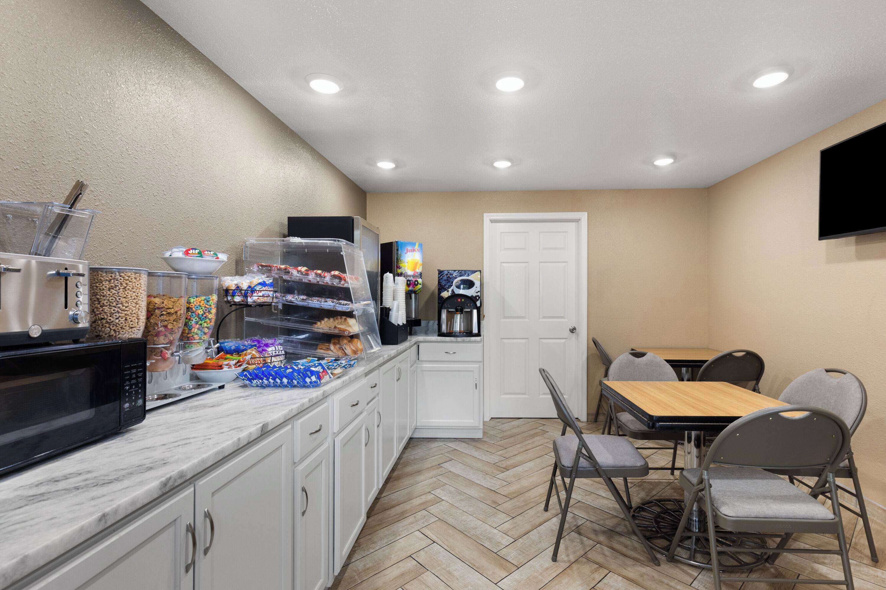 Free daily continental breakfast