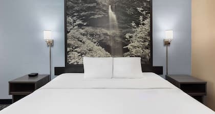 Super 8 by Wyndham Paducah I-24 Exit 4