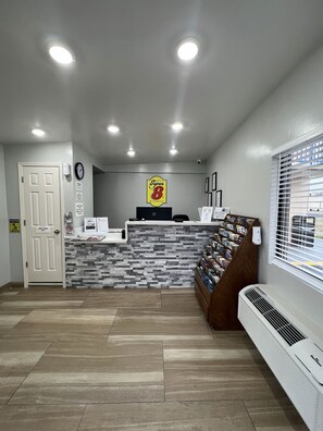 Reception - Super 8 by Wyndham Paducah I-24 Exit 4 (Paducah)