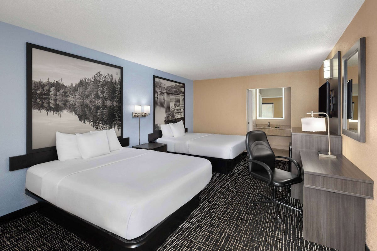 Room, 2 Queen Beds, Non Smoking