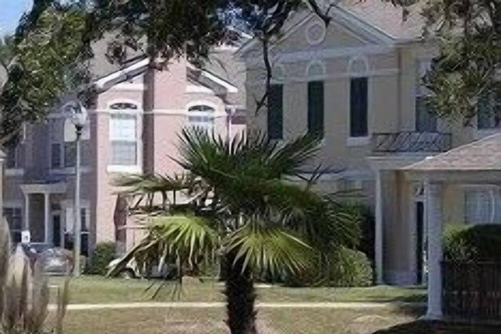 Legacy Beach Villa! Sleeps 6! EVERYTHING INCLUDED! 2 pools!