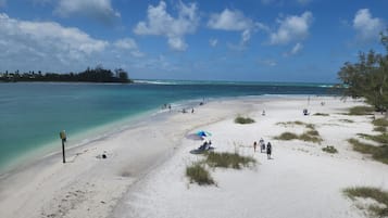 靠近海滩
