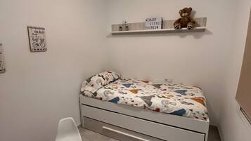 3 slaapkamers, een strijkplank/strijkijzer, wifi, beddengoed