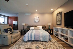 4 bedrooms, desk, iron/ironing board, free WiFi
