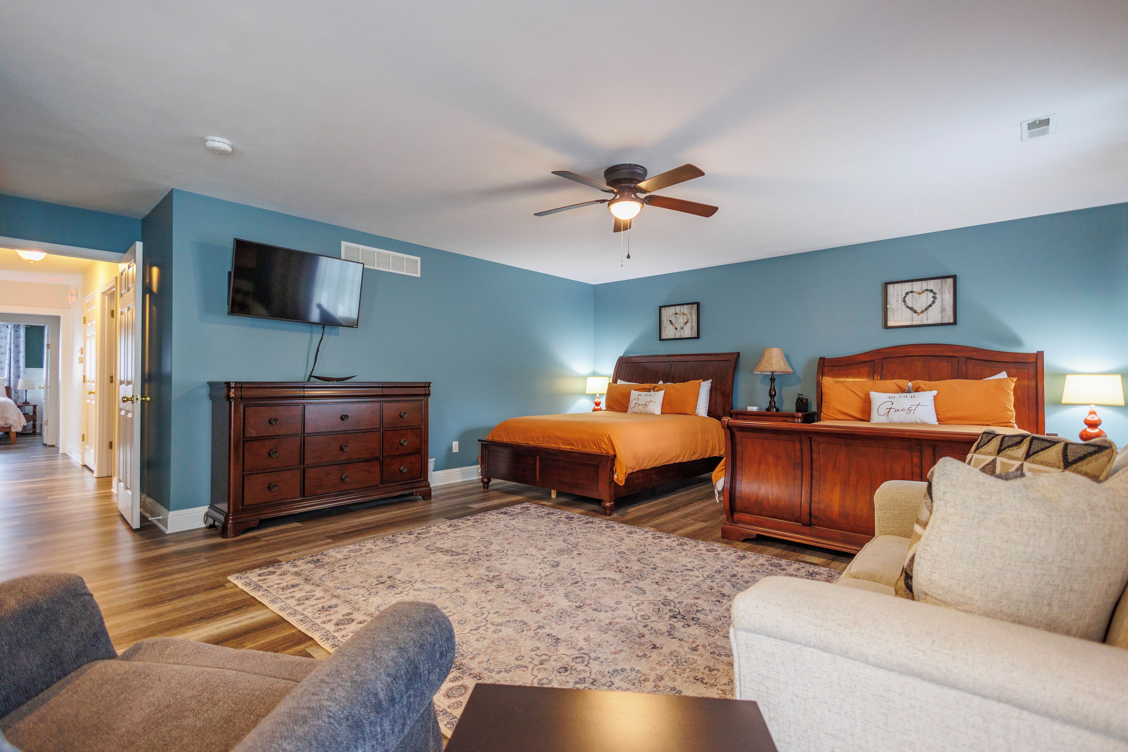 4 bedrooms, desk, iron/ironing board, free WiFi