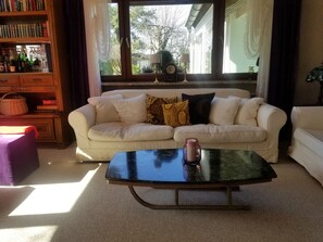 Smart-TV, Kamin, DVD-Player, Tischtennisplatte