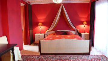 4 Schlafzimmer, Schreibtisch, Bügeleisen/Bügelbrett, kostenloses WLAN