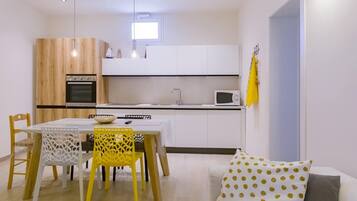 Microonde, forno, piano cottura, lavastoviglie