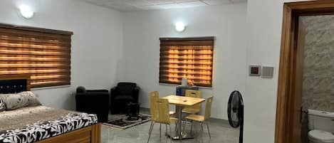 4 bedrooms, iron/ironing board, free WiFi