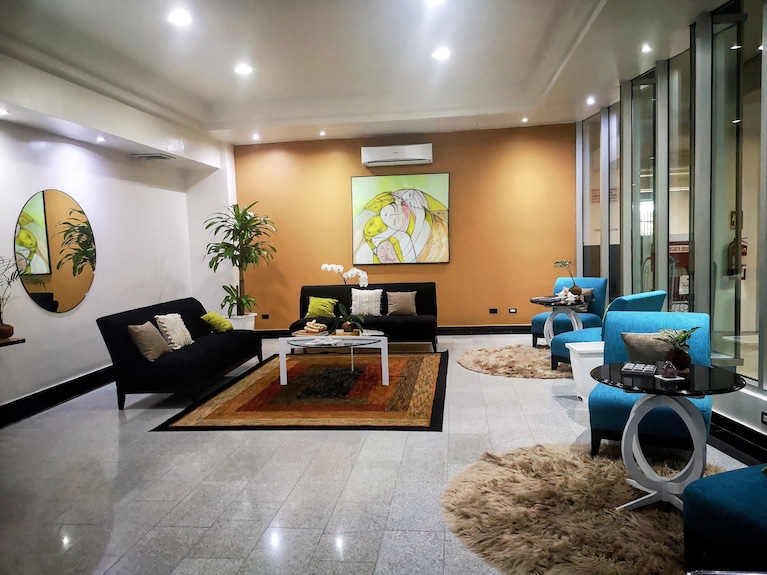 Centrally Located Turnkey Apartment. - Panama City