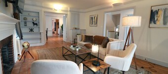 ★ GRAND MID-CENTURY HOME ★ NEAR UNIVERSITY