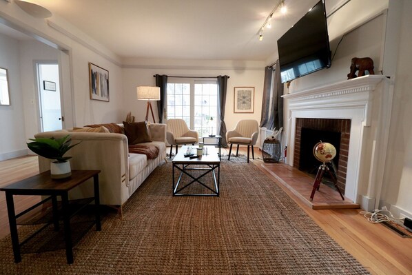 Smart TV, fireplace, table tennis