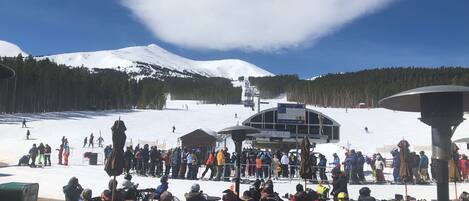 تناول الطعام بالخارج