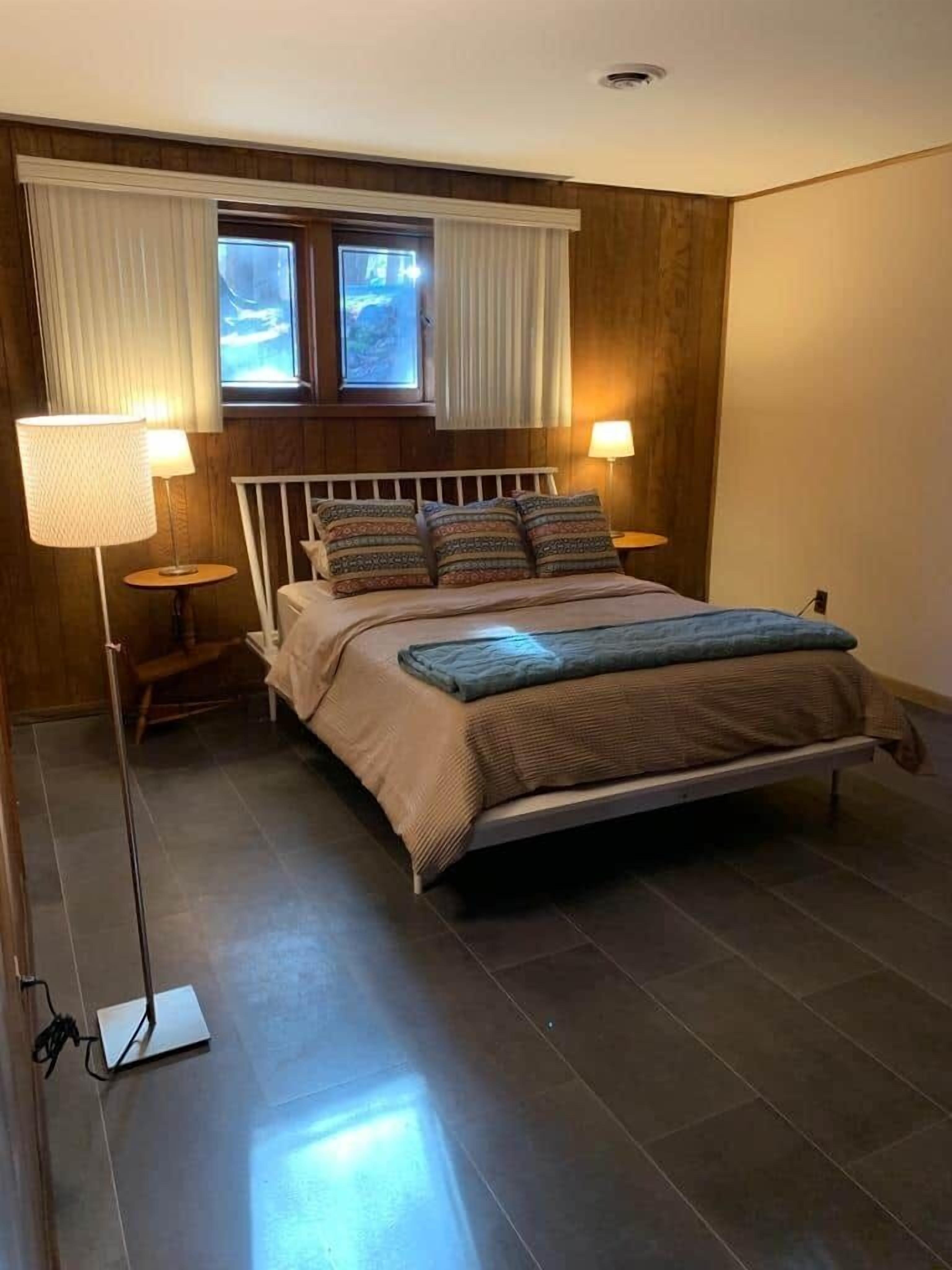 4 bedrooms, travel cot, free WiFi, bed sheets